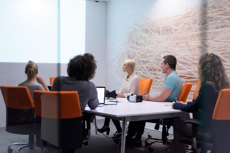Entretien de conseil autour d'une table