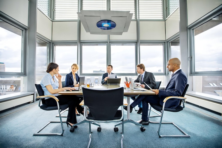 Table de travail avec statuts et plans
