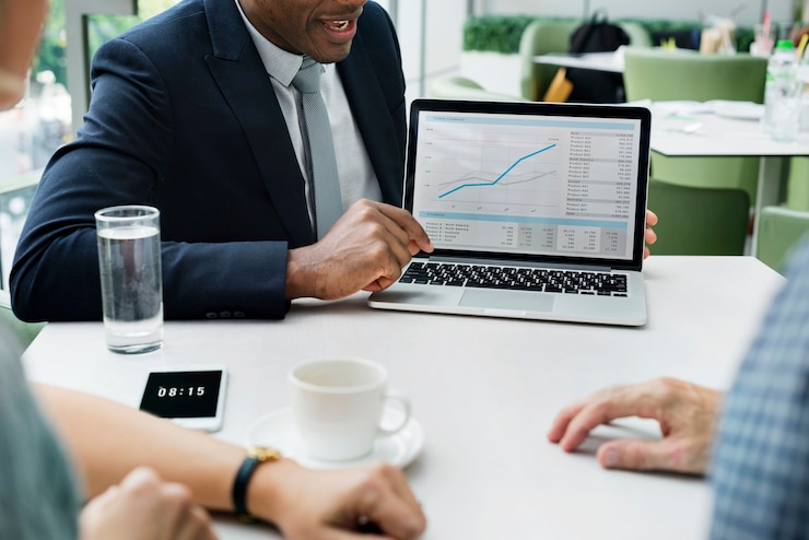 Table de travail avec statuts et plans